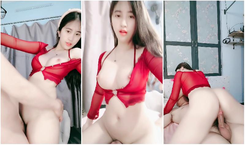 清純甜美又很風騷，顏值美女小姐姐，砲友操騷逼，抓屌一頓擼，騎乘位磨蹭，正入抽插，爆操搞得妹妹舒服了… 海报