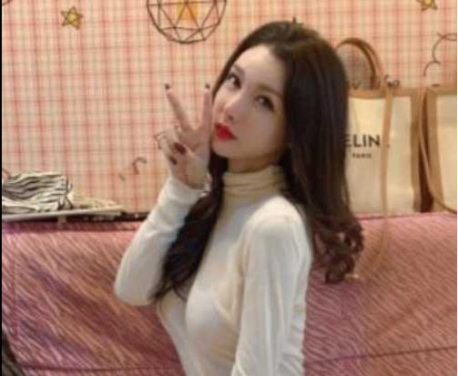 成都D奶TS偽娘禦姐露臉實拍被爆菊現場 海报