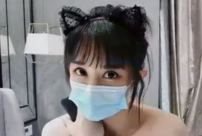 大眼萌妹骚叫“哥哥来操我”! 海报
