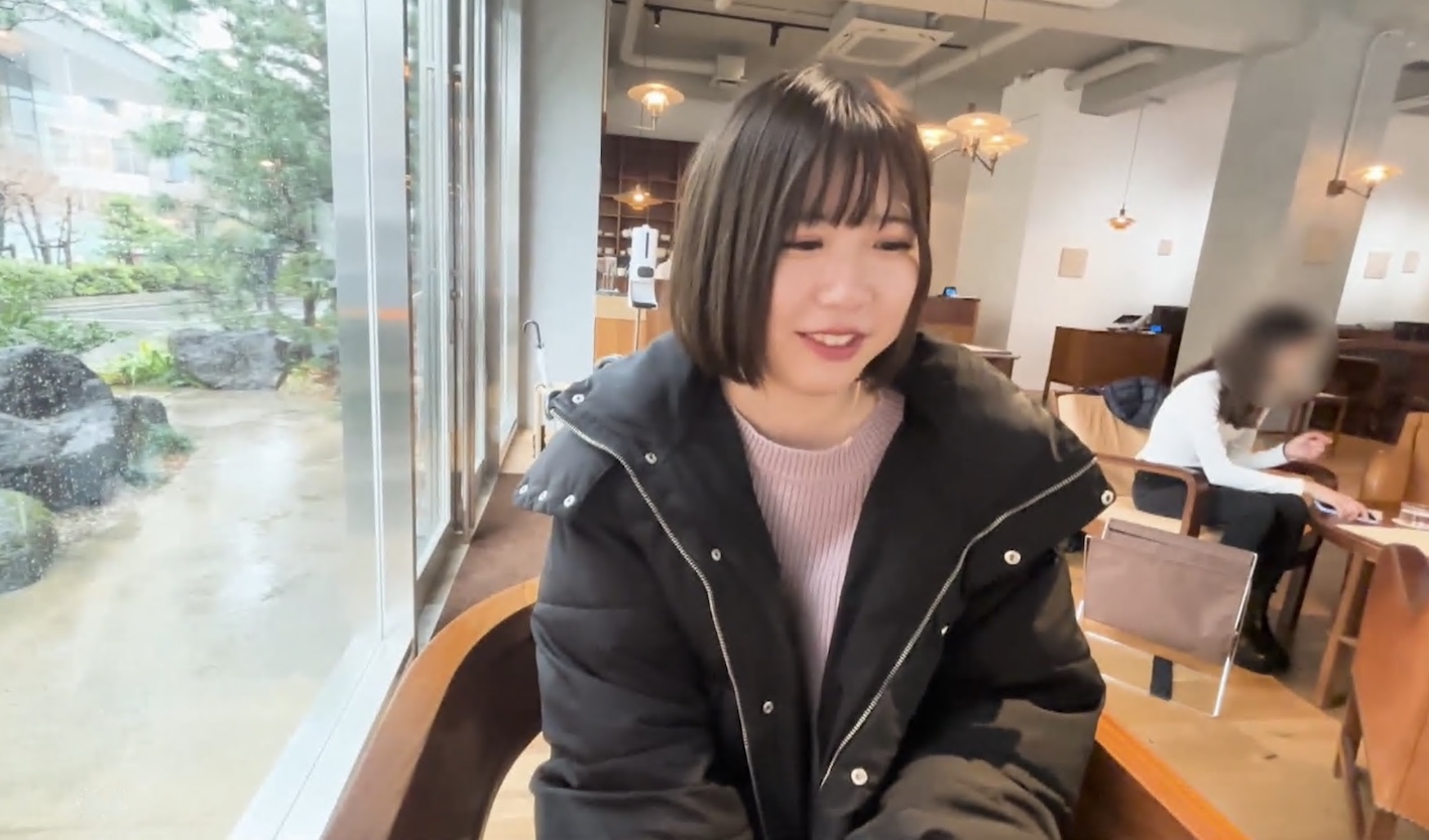 FC2-PPV-4419446-1 携帯ショップで懸命に働く新卒の〇〇ちゃん！素朴で庶民的な彼女を誑かし2度も大量種付け 海报